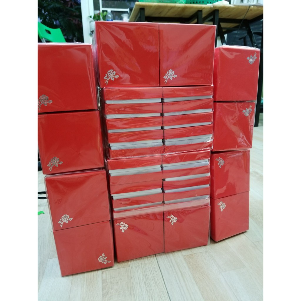 (Giá sỉ) Hộp Vuông Đỏ Siêu Cứng Siêu Thơm đựng vòng trang sức in hình hoa hồng 9x9x2 cm TA32 - ĐQTA | BigBuy360 - bigbuy360.vn