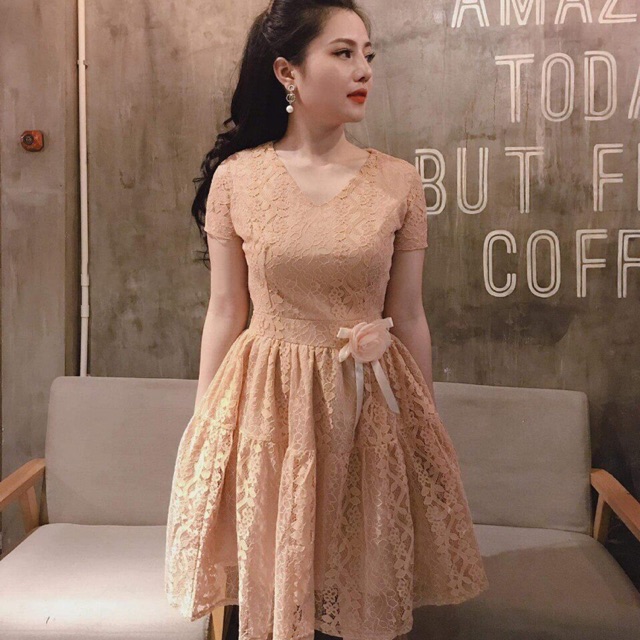 Váy ren tầng cổ tim