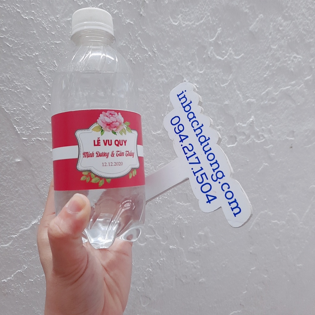 Tem cưới dán chai nước suối  -In Bạch Dương