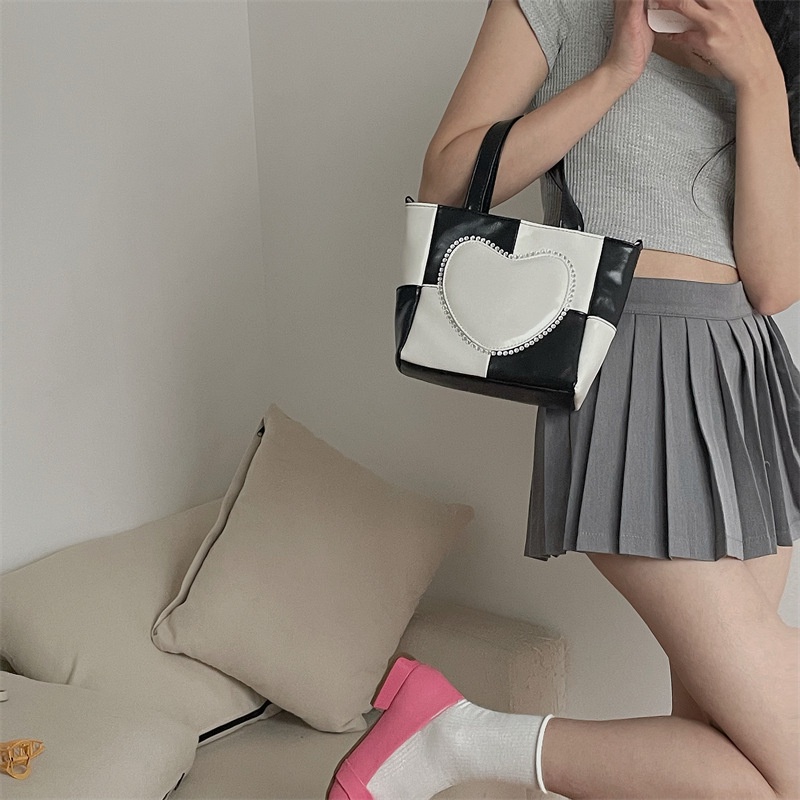 Túi xách tay IELGY họa tiết màu kẻ ô tương phản trái tim dành cho nữ