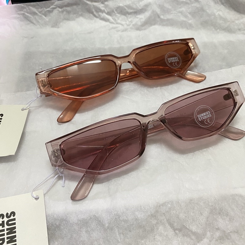 Các Mẫu còn một chiếc Kính sunnies Studios ( nhắn shop để note mẫu)