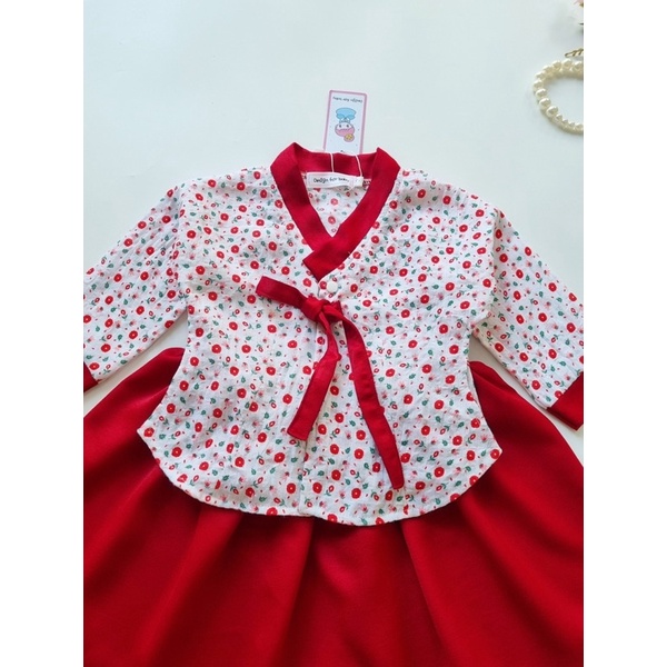Hanbok đỏ cho bé