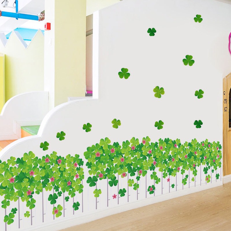 Decal trang trí chân tường hàng rào trắng cỏ xanh