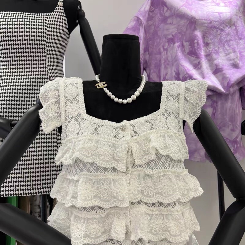 Áo len ren cúc đá