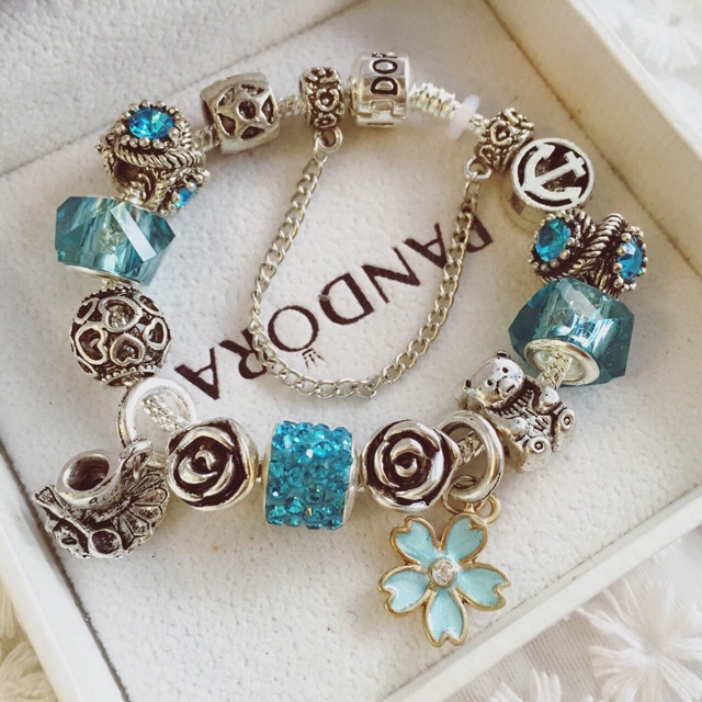 Vòng tay padora xanh gắn hoa