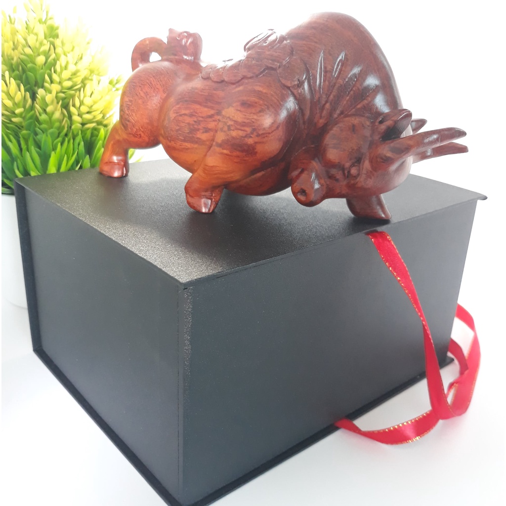 Tượng bò tót bằng gỗ độc lạ, decor trang trí tuyệt đẹp cho nhà đầu tư thành công