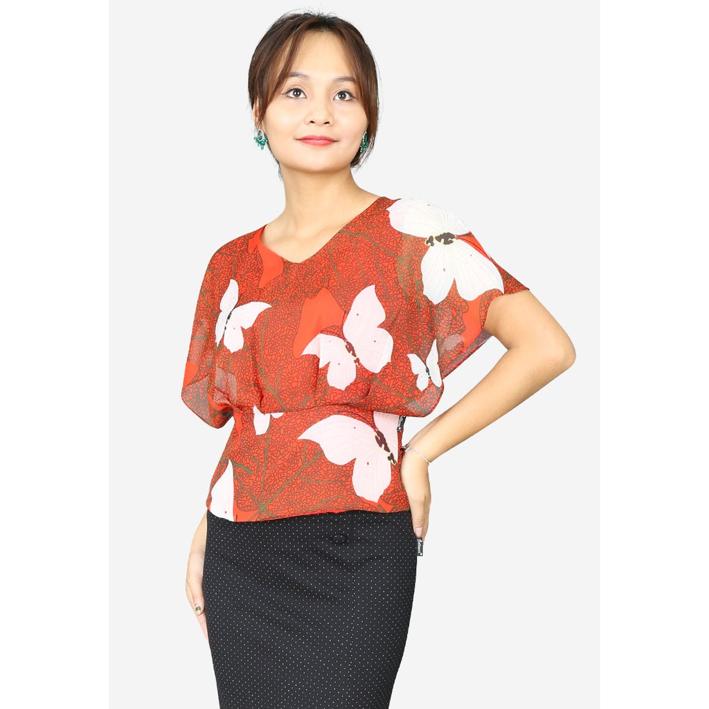 Áo sơ mi tay cánh dơi 2 lớp voan tơ nền đỏ hoa xanh bướm trắng cổ tim bo gấu The One Fashion ADB1783XLDO