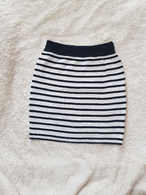 [Mã SKAMLTSM9 giảm 10% đơn 99K] Chân váy sọc len tăm dáng ngắn gân ngang | BigBuy360 - bigbuy360.vn
