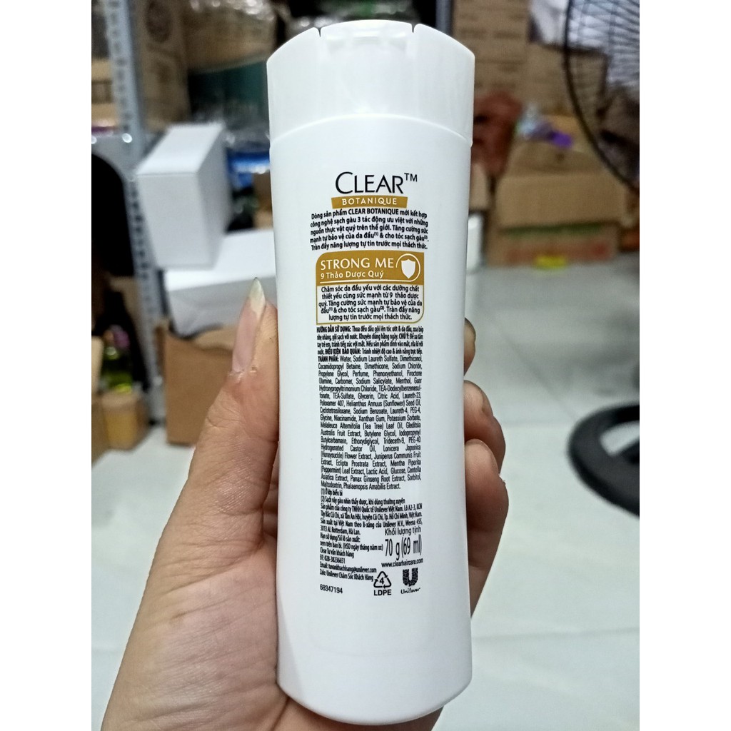 1 Chai Dầu gội Clear Thảo Dược 70g sạch gàu