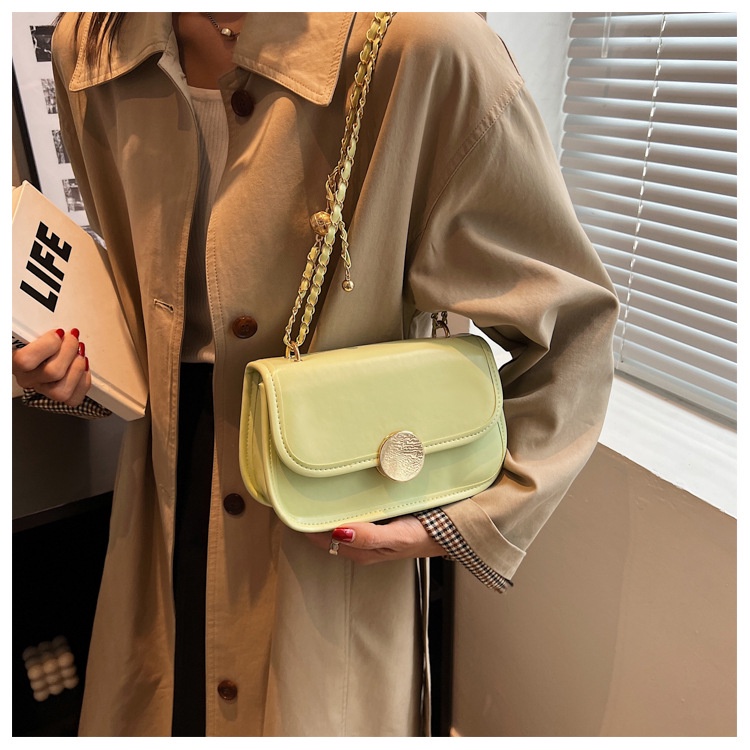 Túi Đeo Chéo Dáng Vuông Nhỏ Phối Dây Xích Thời Trang 2022 Cao Cấp