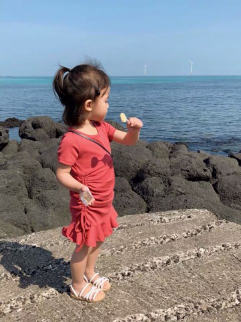 Đầm rút dây bé gái