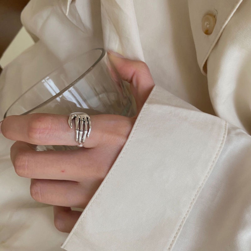 Nhẫn hợp kim hình xương bàn tay độc đáo sành điệu