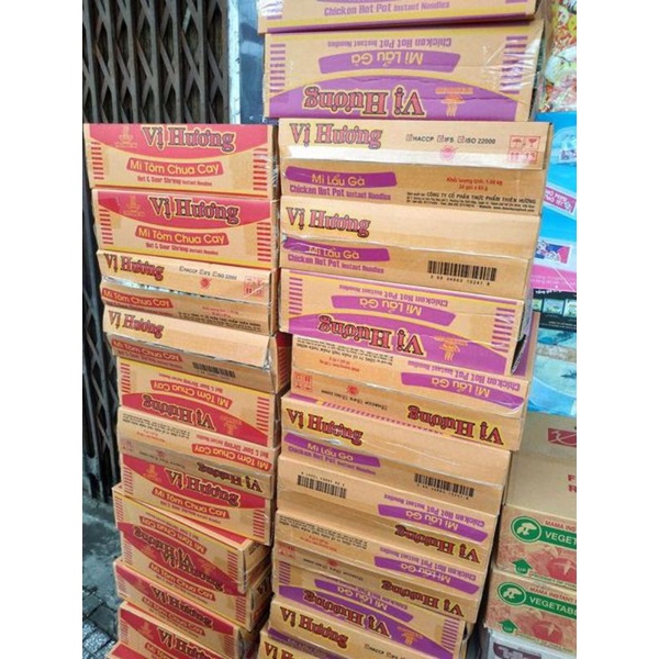 Thùng 30 gói mì tôm chua cay Vị Hương 65gr