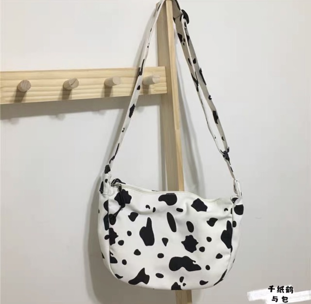 Túi đeo chéo bò sữa ulzzang size trung(có sẵn, hình thật)