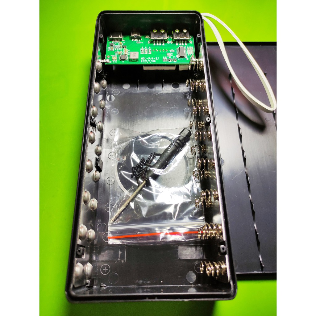 Box sạc dự phòng không pin 16 cell 18650 có lò xo cao cấp màu đen