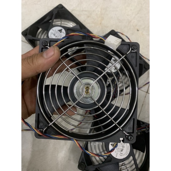 Quạt máy chủ 12v 0.58A vuông 12cm dày 2.5 4pin