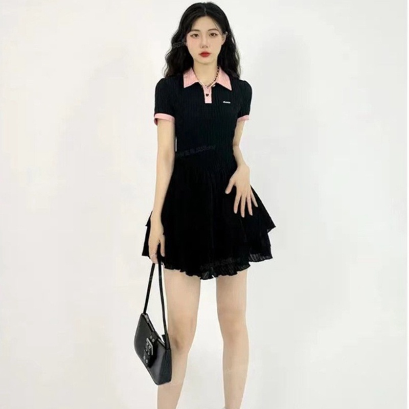 Đầm Đen Thể Thao Tay Ngắn Cổ Polo Dáng Chữ A Hở Lưng Quyến Rũ Cho Nữ