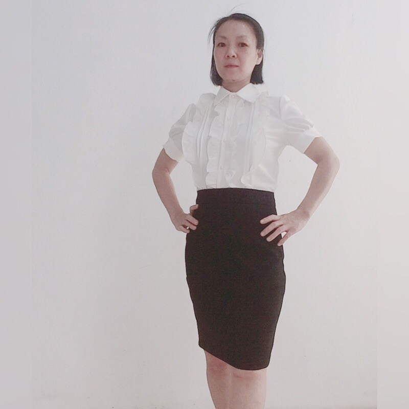 Séc áo sơ mi cổ Đức nẹp bèo xinh sắn kết hợp chân váy búp chì đen thanh lịch
