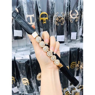 Đai thắt váy nữ đính đá bản nhỏ có thể dùng làm thắt lưng. Mặt sau lưng thun co giãn. Chất da trơn. Bản 2cm