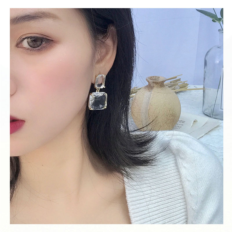 Khuyên Tai Nữ Trang Dáng Dài Tạo Hình Độc Đáo