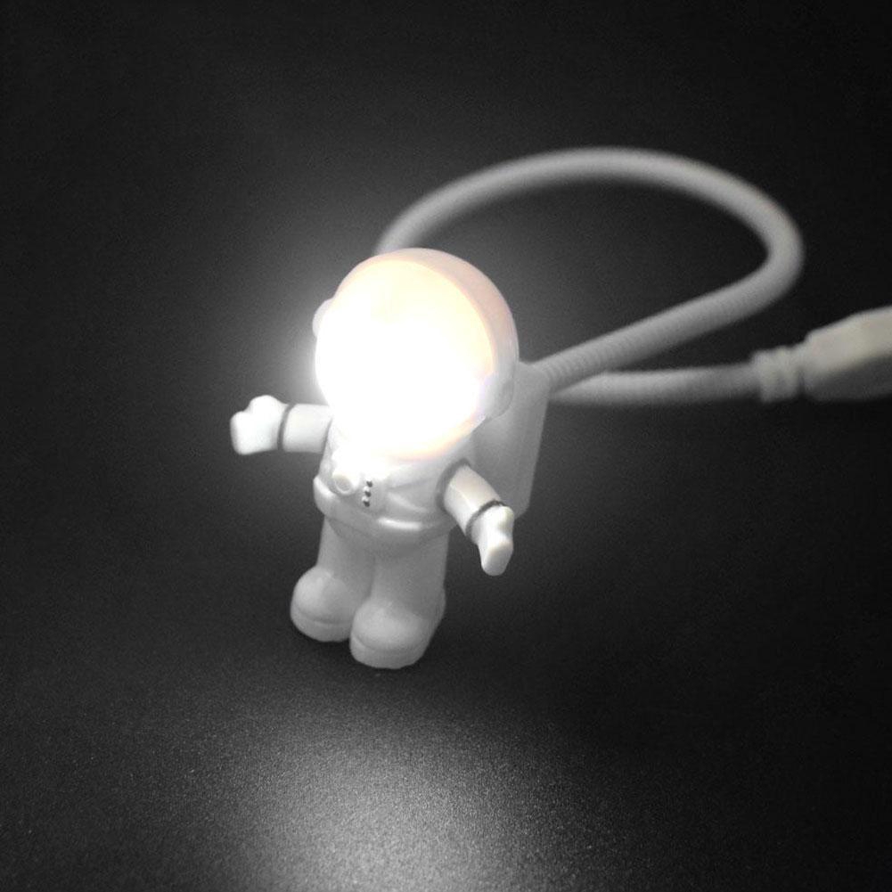 Đèn Led Usb Hình Nhà Du Hành Vũ Trụ W8t9