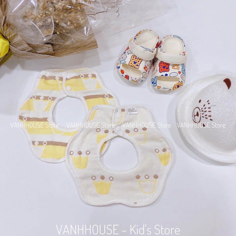 Yếm cổ hoa xinh xắn dùng được 2 mặt cúc bấm tiện lợi cho bé yêu, dễ dùng tiện lợi