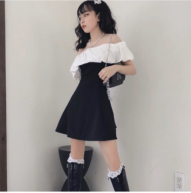 Đầm đen xoè trễ vai phối trắng