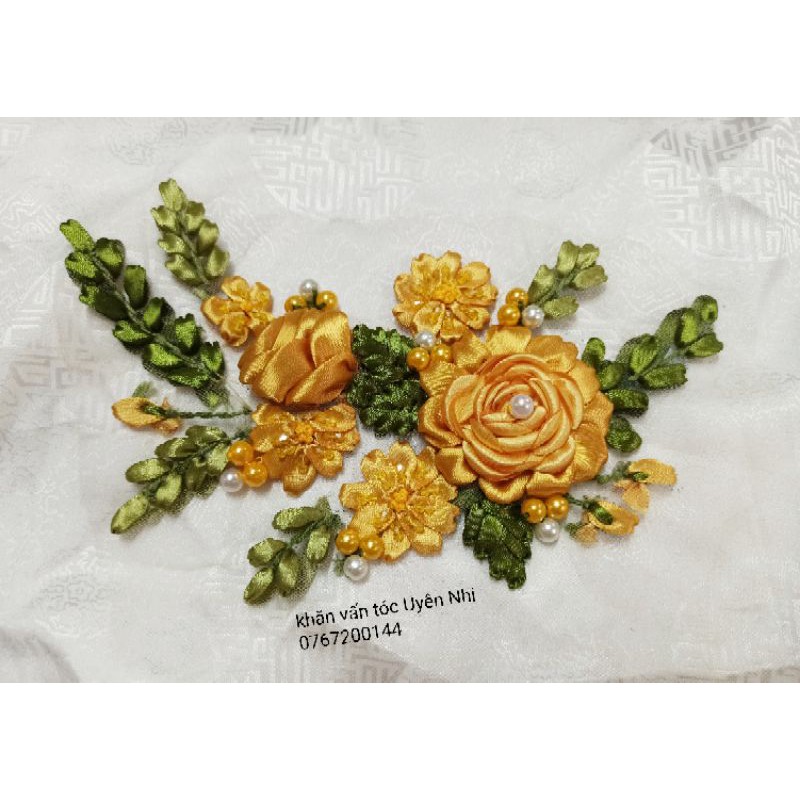 Hoa ruy băng gắn áo dài màu vàng-hoa ruy băng thêu handmade