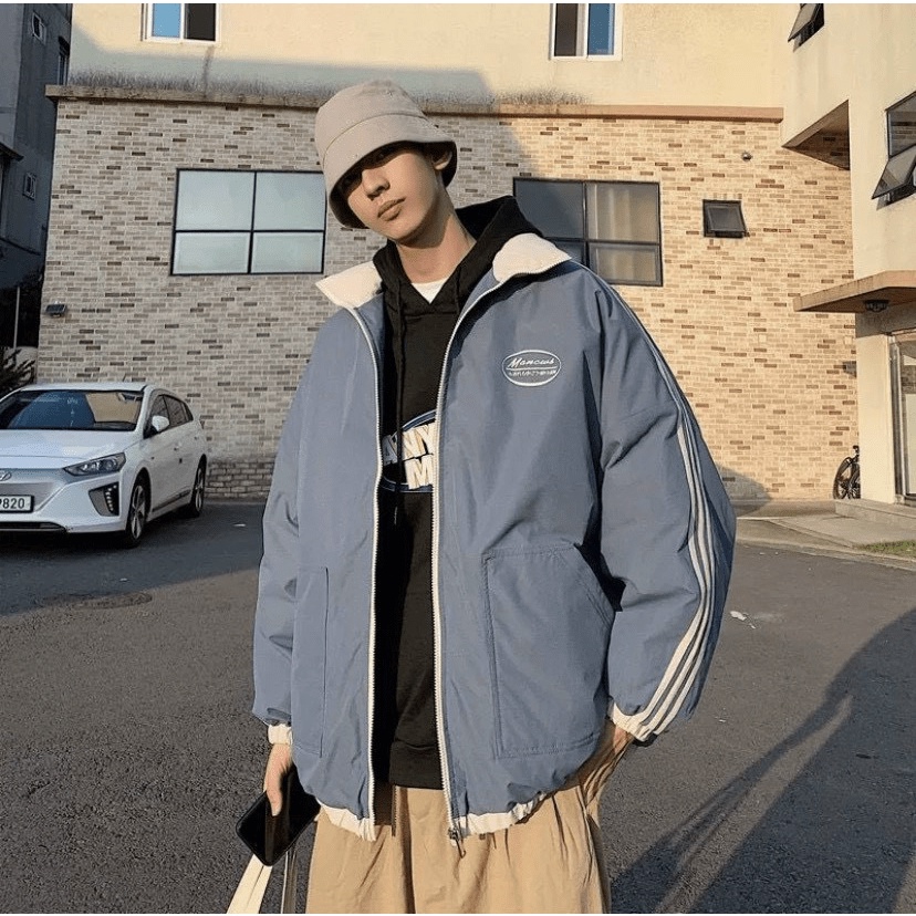 ÁO KHOÁC NAM CỔ CAO CHẤT LIỆU CAO CẤP PHỐI BA SỌC TAY CHẠY DỌC LOGO NGỰC  VALENTINA SHOP