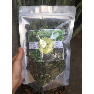 Lá tắm thảo mộc cho bé