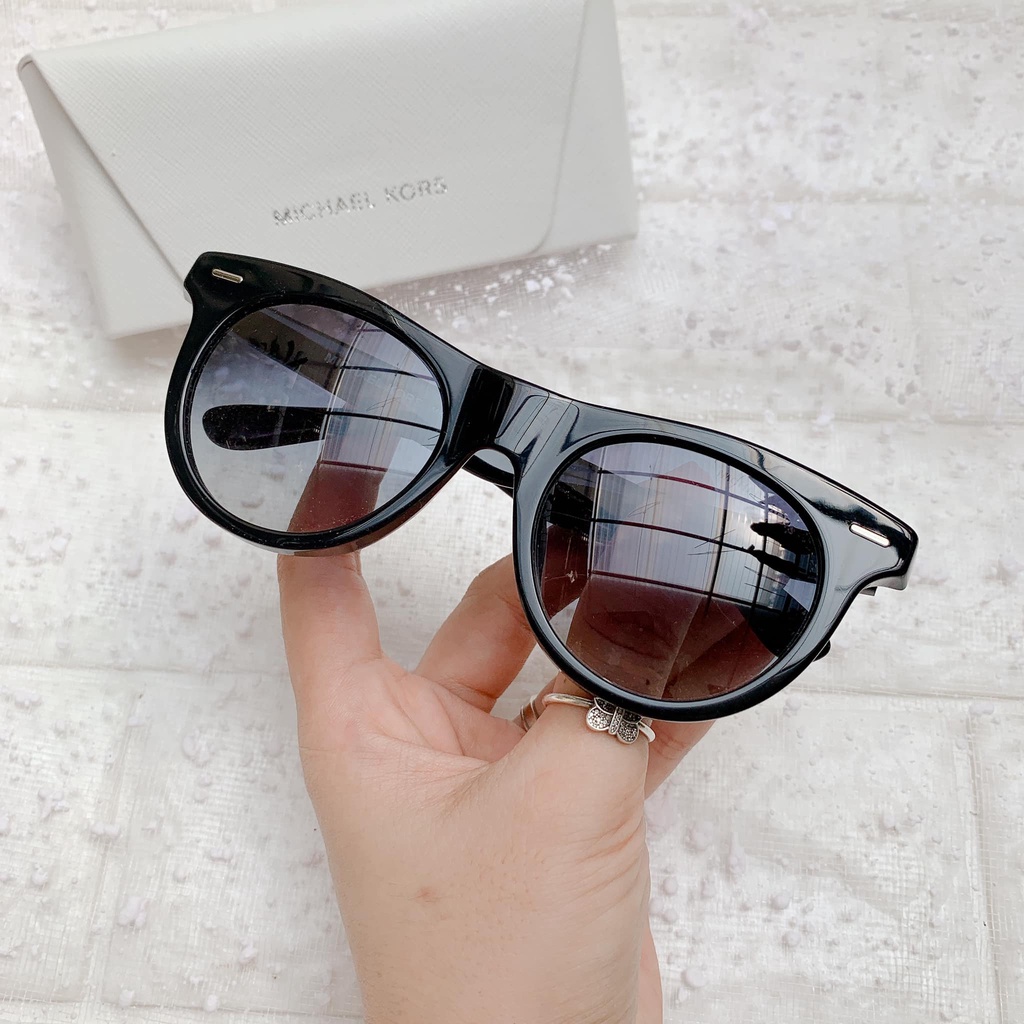 Kính mát Michael Kors Gọng đen, mắt xanh highlight MK2074F 30054L
