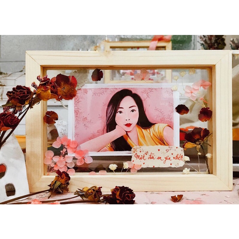 Khung tranh vẽ theo yêu cầu trang trí hoa khô