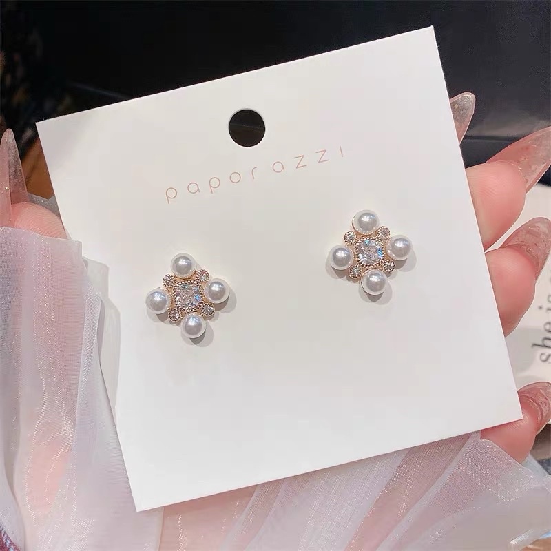 bông tai đính hạt đá và châu 4 cánh sang chảnh , khuyên tai phong cách tiểu thư