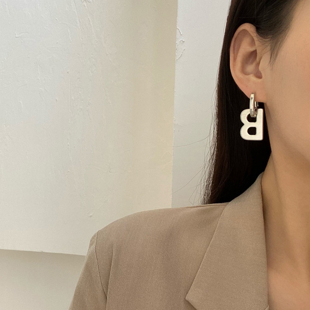 Đôi Khuyên Tai Dài Họa Tiết Chữ B Thời Trang Thanh Lịch Cho Nữ