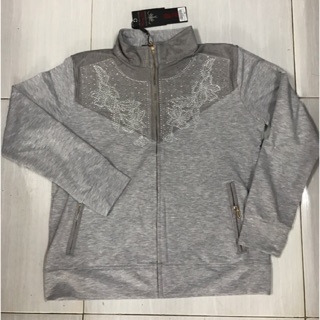 Áo khoác thun cotton đính hạt đá chắc chắn hai tay có xỏ ngón hai túi trong hai túi ngoài có khoá kéo an toàn tiện lợi $