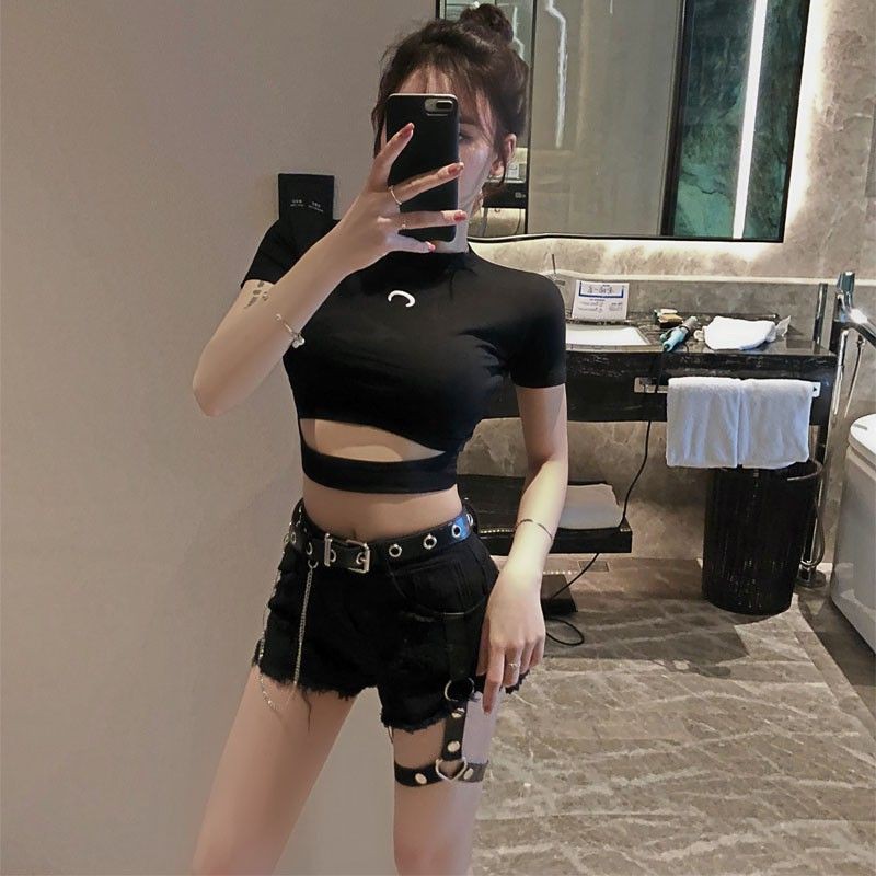 [ORDER] Set áo thun ôm tay ngắn croptop + quần jeans đen ngắn phối vòng đeo chân chocker ulzzang ( có bán riêng )