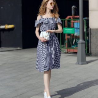 ĐẦM CARO TRỄ VAI