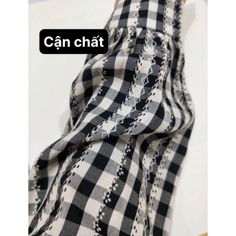 Áo sơ mi FOREVER21 cổ V tay dài phồng tiểu thư caro trắng đen