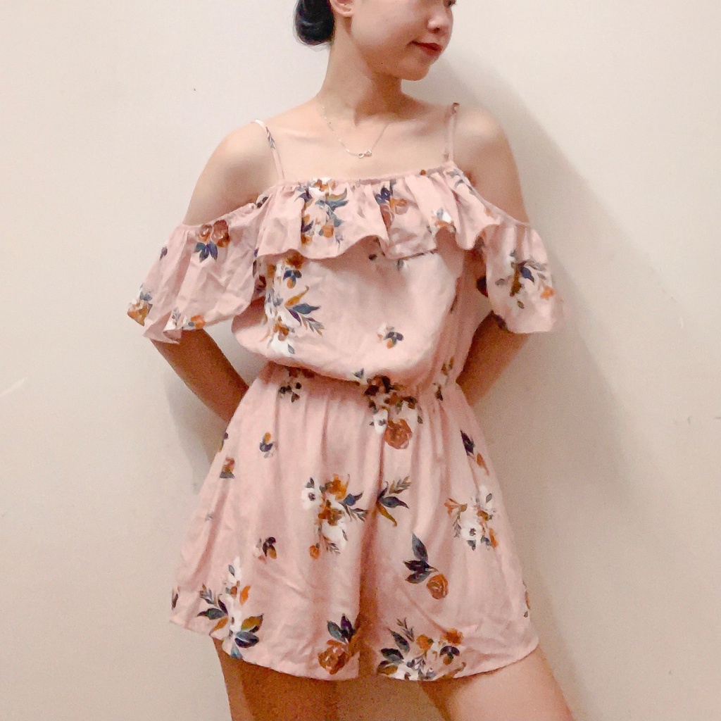 Pass Jumpsuit hoa ngắn trễ vai chất đẹp V32