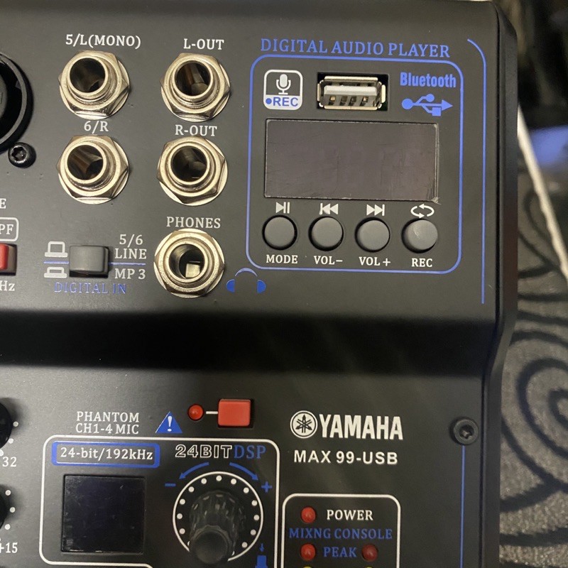 Bàn trộn Âm Thanh Mixer YAMAHA MAX-99 Thế Hệ Mới Nhất Hát karaoke hoặc thu âm rất hay bảo hành 1 năm