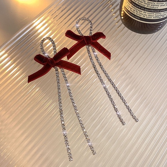 Khuyên tai thời trang thu đông ấm áp dành cho nữ