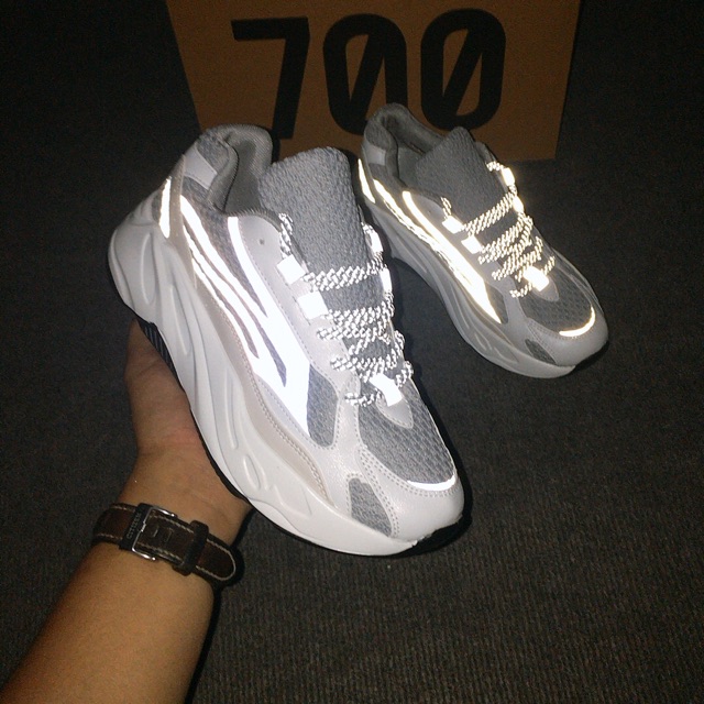 [ TẶNG QUÀ 50k lọ tẩy + tất ,hộp] giày thể thao yz 700 phản quang | BigBuy360 - bigbuy360.vn