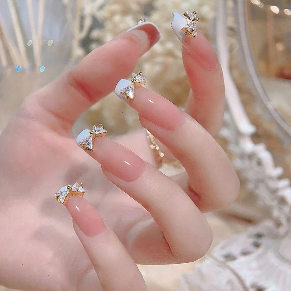 Hộp 24 Móng Tay Giả Che Phủ Toàn Diện Họa Tiết Bướm