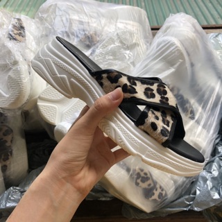 Dép quai da báo nhung đế flatform