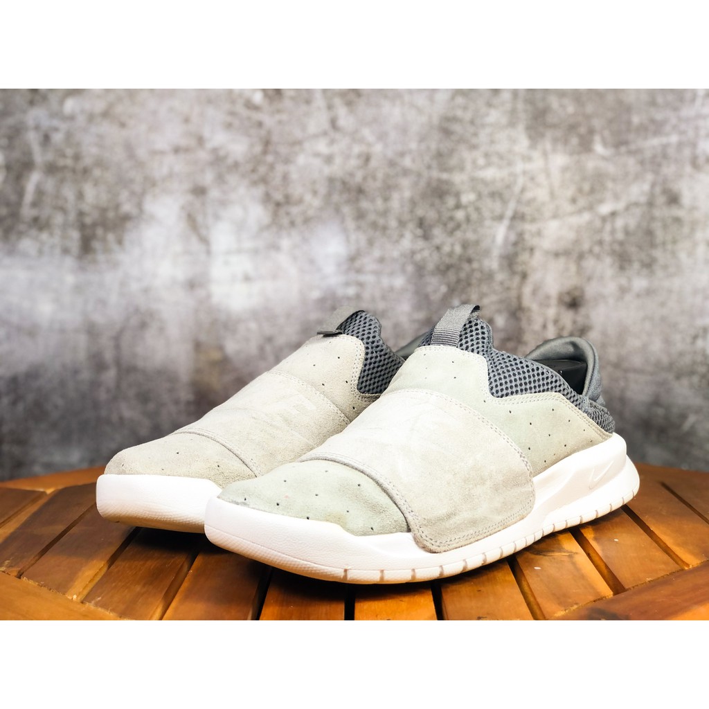 (Size 41) Giày Thể Thao Chính Hãng 2hand NIKE BENASSI SLP SLIP ON