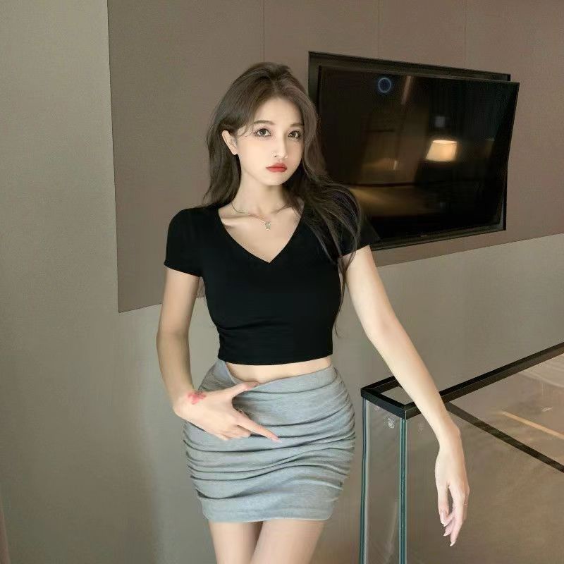 Áo tay ngắn cắt rốn, cổ chữ V đa năng