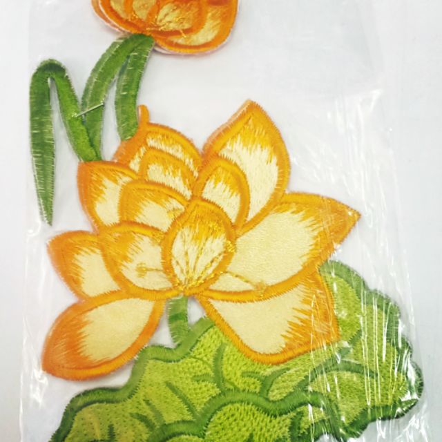 Hoa sen thêu 2d,25k 1cành