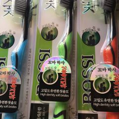 Bàn chải đánh răng than tre của Hàn Quốc Bossi