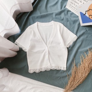 Áo croptop viền ren