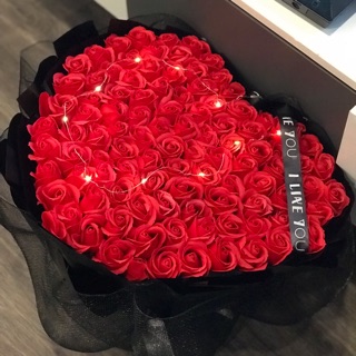 Bó hoa sáp 99 bông đỏ hình trái tim